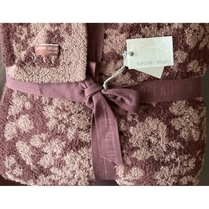 NWT Barefoot Dreams Throw